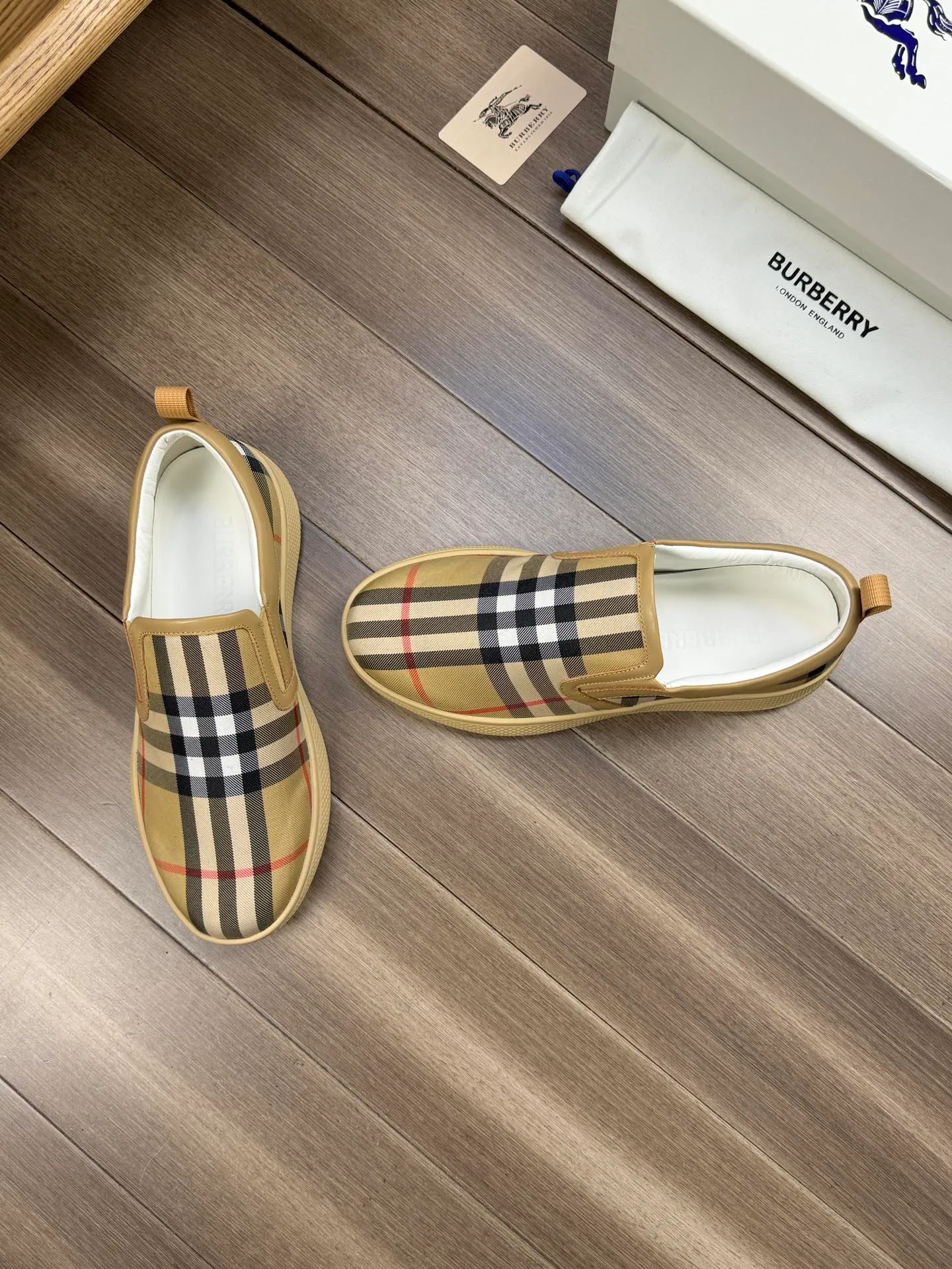 P380 [BURBERRY] Burberry - Upper: imported 🔝 brand totem cloth, heel brand webbing decoration - Inner: water-dyed cowhide - Outsole: ultra-light rubber; two-color molded outsole - Super high quality control, fine workmanship: highlighted (high-end, extravagance, grade) -Size: 38-44 (Male 45, can be customized)